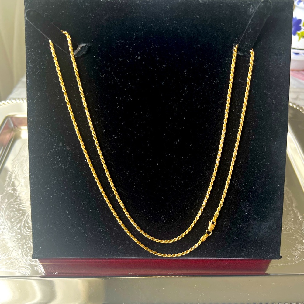 Beautiful 18k gold chain necklace